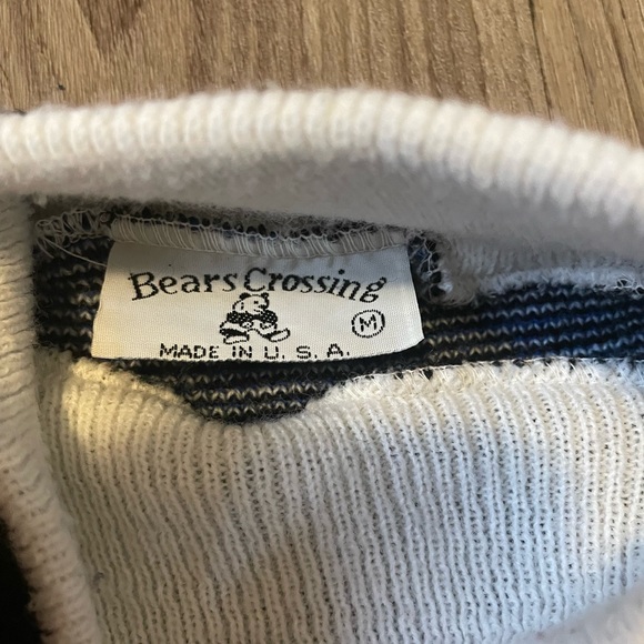 Bears Crossing Vintage Panda Turtleneck Sweater Blue
Accent Trim - Picture 9 of 10